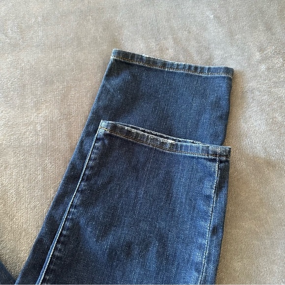 FRAME Le Garcon Mid Rise Distressed Slim Jeans in Azure Size 32 - Picture 15 of 15
